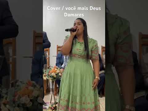 Louvando na Assembleia de Deus em Taquaral de Goiás .