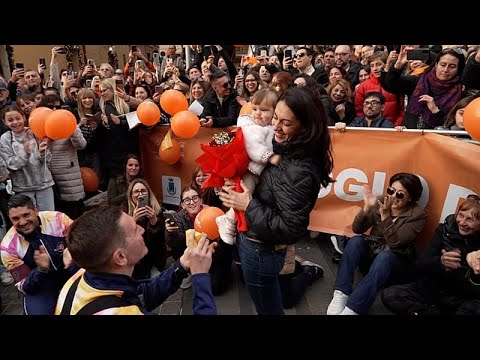 Video Thumbnail: Italy swimmer Damiano Lestingi proposes during Olympic Flame event