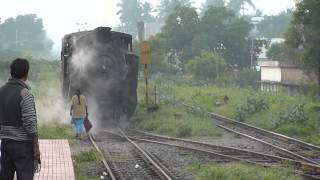 preview picture of video 'Inde 2012 : Mettupalayam - Locomotive'