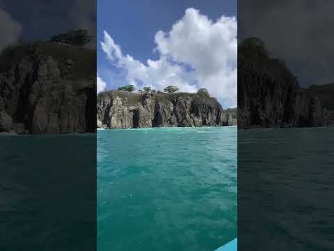Passeio de Barco Meia Ilha em Fernando de Noronha | Paisagens Incríveis pelo Mar 🌊🚤