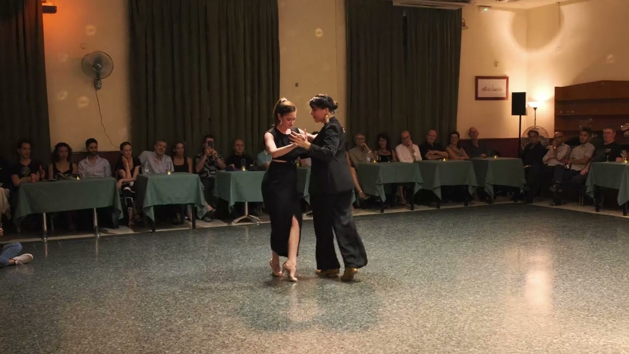 Manuela Marce & Mariana Lopez Cattini, improvisació, Milonga Casa València, Octubre 2024