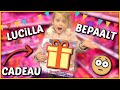 LUCiLLA KOOPT CADEAUTJE VOOR KiNDERFEESTJE ? | Bellinga Vlog #1609