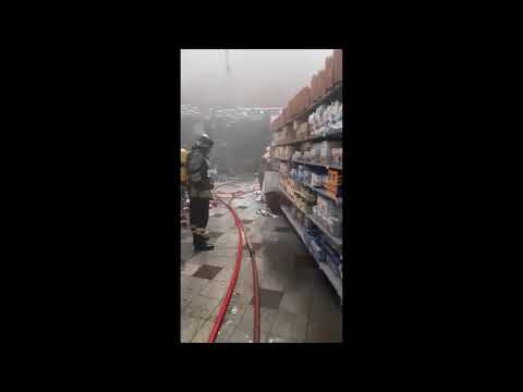 Incendio alla Coop di Ponte a Greve: riprese all'interno quando ancora l'incendio e' sempre attivo