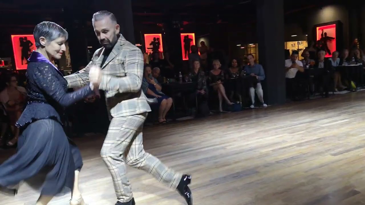 Video thumbnail for Aurora Lubiz & Claudio Gonzalez: Juan D'Arienzo - LA ESPUELA