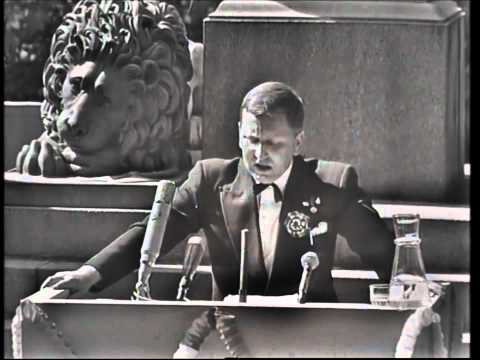 Rolv Wesenlund parodierer kong Olav