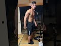 筋トレ大好きボディビルごっこする大学生