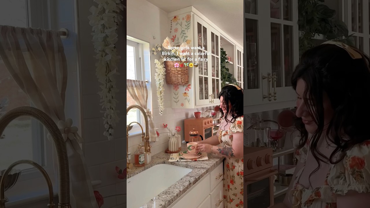 Spring decor update! Cozy cottagecore kitchen🧚🏼🌼 #cottagecore #springdecor #colorfuldecor #cozy