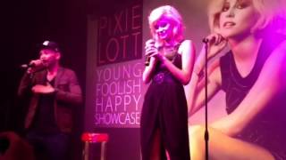 Dancing on my own (Pixie Lott live from Singapore)