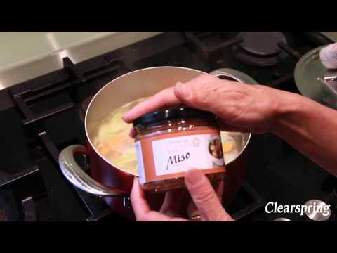 How To Make: Miso Nikomi Udon (Hot Miso Soup with...