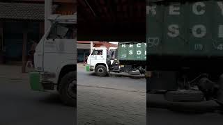 Ônibus Escolar e Roll-On-Roll-Off do Recycling Solution 2150