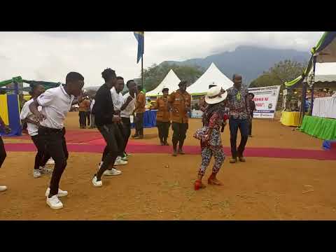 Precious Ernest - Mwenge live Performance