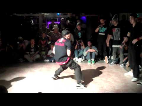 Claws Out 2011 Exibition Pt.1 - Thesis,Jeromeskee,ChaCha VS Taisuke,Ronnie,Roxrite