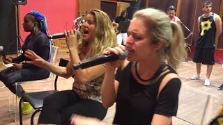 Rouge ensaia &quot;Um Anjo Veio Me Falar&quot;