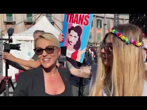 Ddl Zan, Francesca Pascale al Gay Pride a Napoli: "La politica non è all'altezza del Paese"