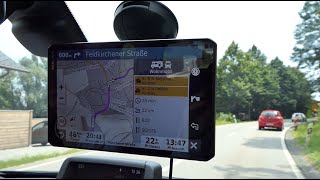 Unboxing Premium-Navigator Garmin Camper 890 MT-D für Wohnmobil/Wohnwagen – GPS-Navi - Review