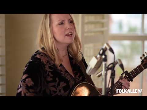 Folk Alley Sessions at 30A: Mary Bragg - “The Right Track”