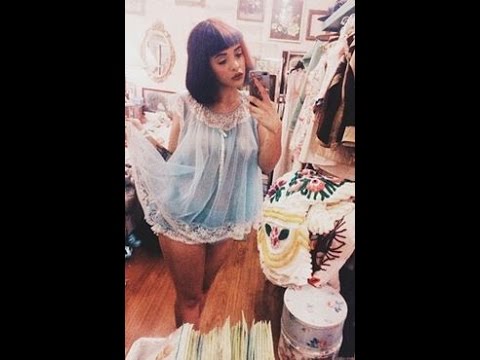 REAGINDO A IDOSOS x MELANIE