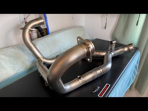 Installation of the Akrapovic Exhaust Header System for the BMW R nineT