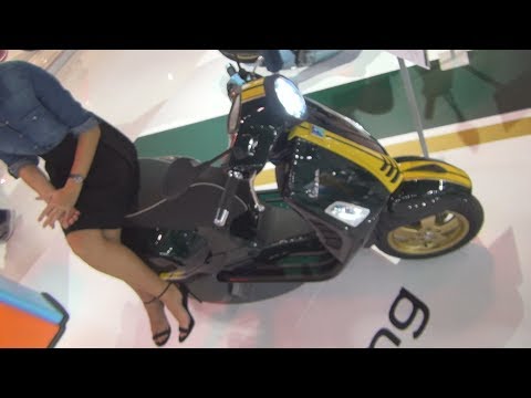 Piaggio Vespa GTS Super 300 hpe ABS ASR Racing Sixties Verde (2020) Exterior and Interior