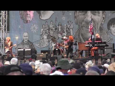 I Got News For You - Bonnie Raitt featuring Mike Finnigan at Hardly Strictly 2013