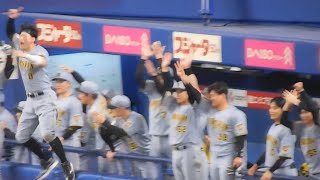 【ベンチ総立ち】9回奇跡の大逆転で守護神松山をKO 六甲おろしが鳴り響くバンテリンドーム 