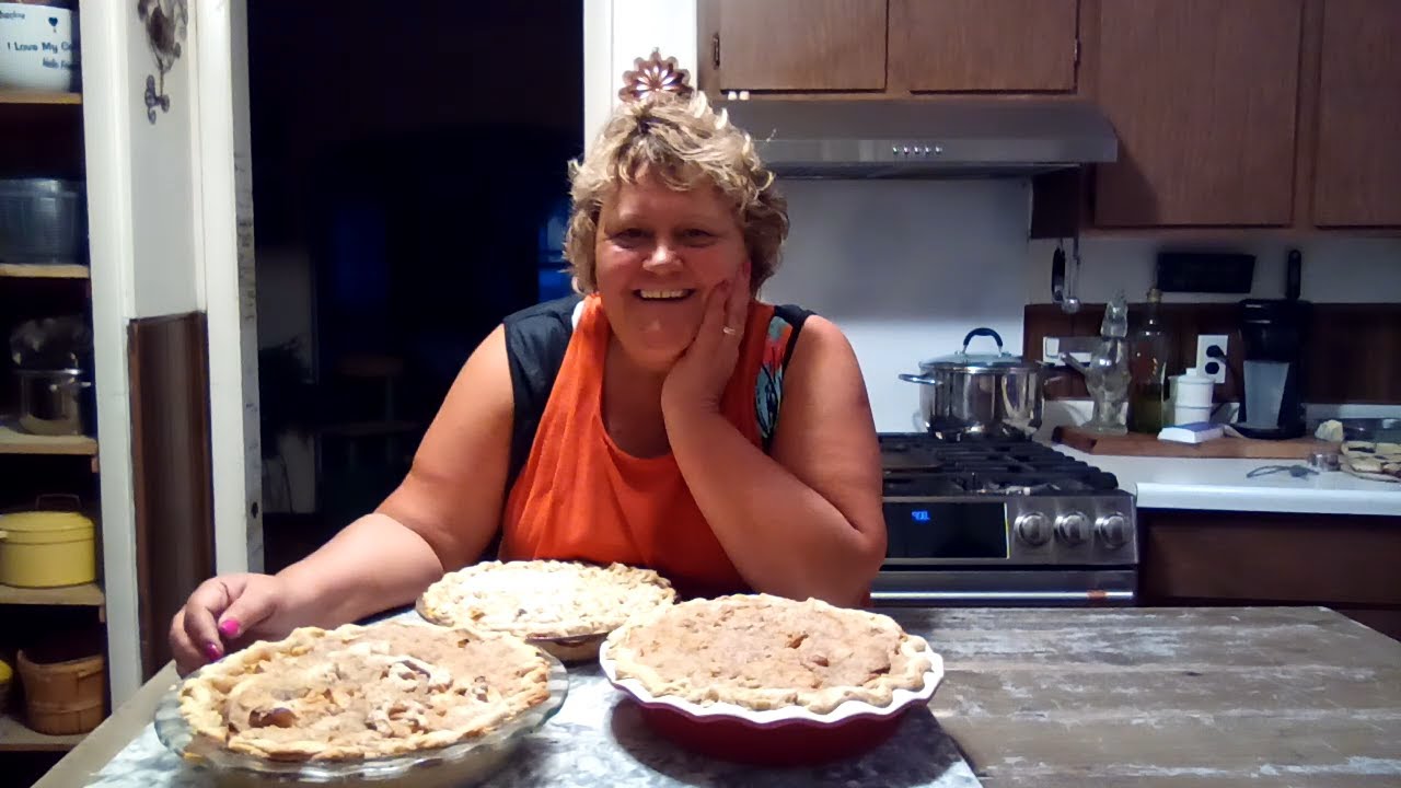 Amish Sour Cream Apple Pie | A Must Try!