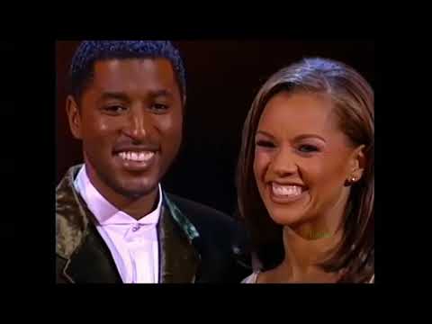 Vanessa Williams & Babyface | Baby It's Cold Outside (Live)
