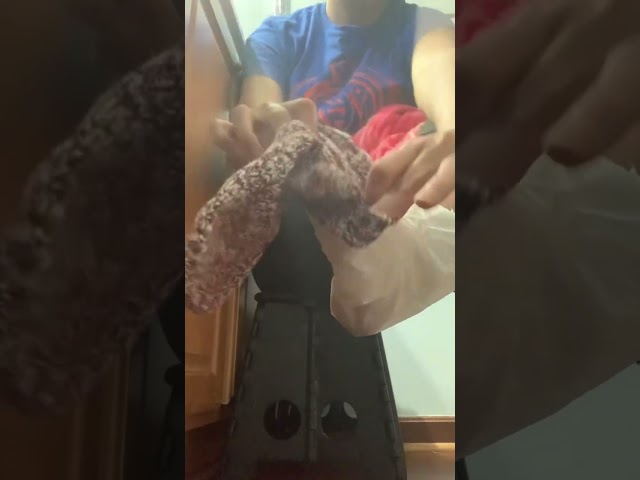 Vídeo relacionado con Dr. Scholl´s PediMask, Mascarilla para Pies Suaves con Miel de Manuka, Urea y Karité, Hidratación Profunda, Calcetines para Pies con Callos, Durezas y Grietas, Embalaje y Mascarilla Reciclables