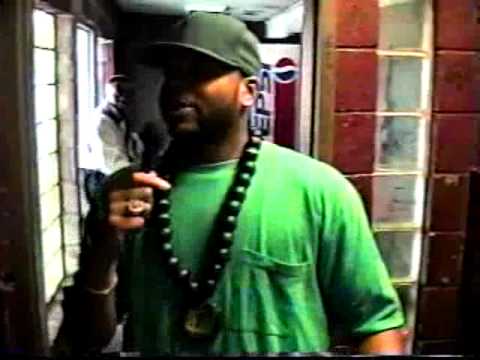 DA WALKS YOU THRU THE VULTURE CITY