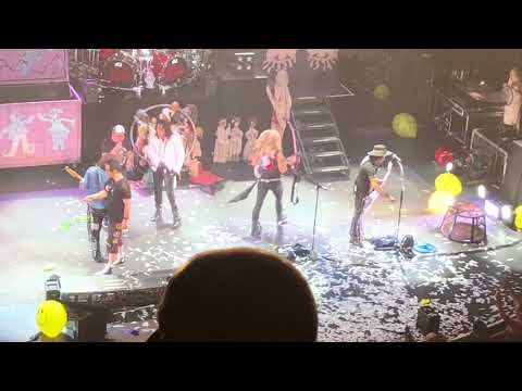 Alice Cooper and band take a bow. 9/06/18