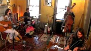 Elvis Perkins In Dearland - 'Shampoo' (Gold Room Session)