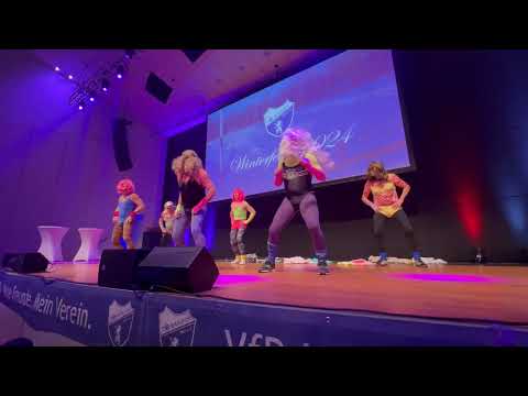 Männerballett der "Alten Herren" bei der Winterfeier 2024 des VfB Wiesloch im PALATIN