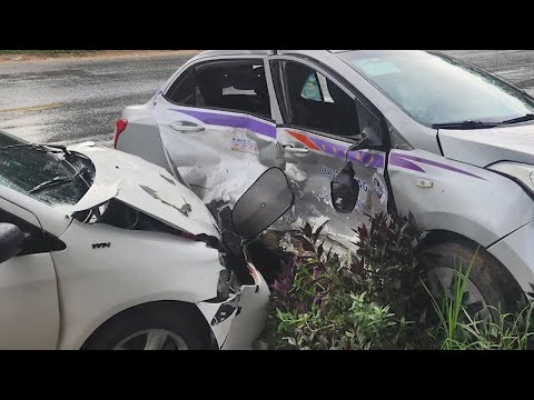 Tuyên Quang: Xe taxi đâm vào ô tô con sau khi cố vượt xe tải