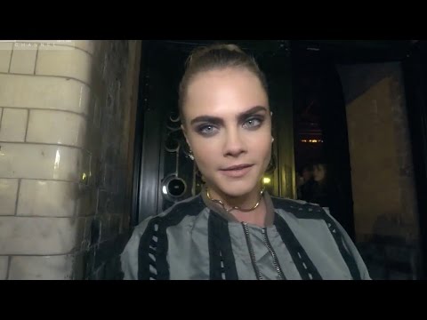 download lagu mp3 mp4 Cara Delevingne Orange Is The New Black, download lagu Cara Delevingne Orange Is The New Black gratis, unduh video klip Cara Delevingne Orange Is The New Black