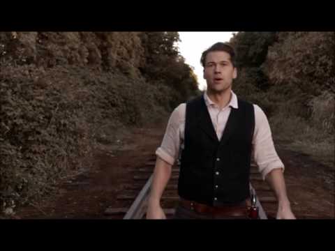 Legends of Tomorrow 2x06 Nate/Citizen Steel stops a train