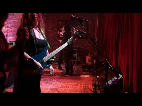 Backstage with Nita Strauss and Courtney Cox