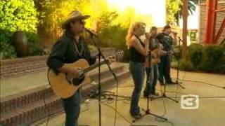 Trailer Choir Rocks The Patio