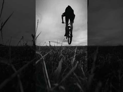 The Art of Flattricks 😂#mtb #ridemtb #ridefree #tricks #shorts #monochrome #stzydyz