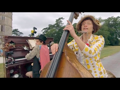 Rimski & Handkerchief (An Afternoon at Lulworth)