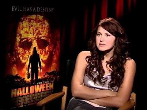 download lagu mp3 mp4 Scout Taylor Compton Halloween, download lagu Scout Taylor Compton Halloween gratis, unduh video klip Scout Taylor Compton Halloween
