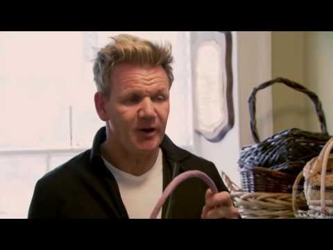 Hotel Hell   S03E03    The Town's Inn, Part 1
