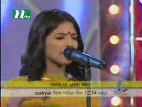 Salma in Top 5 closeup1 2006