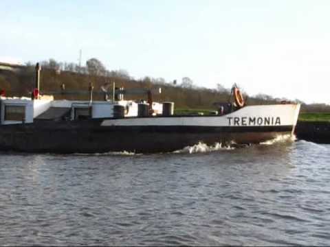 Vorbeifahrt Binnenschiff Tremonia GMS 04401910 begegnung mit Katharina GMS 04500700 auf der Hunte