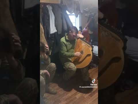 Metallica на бандурі: слухачі в захваті від таланту військового Тараса Столяра з Чернівців