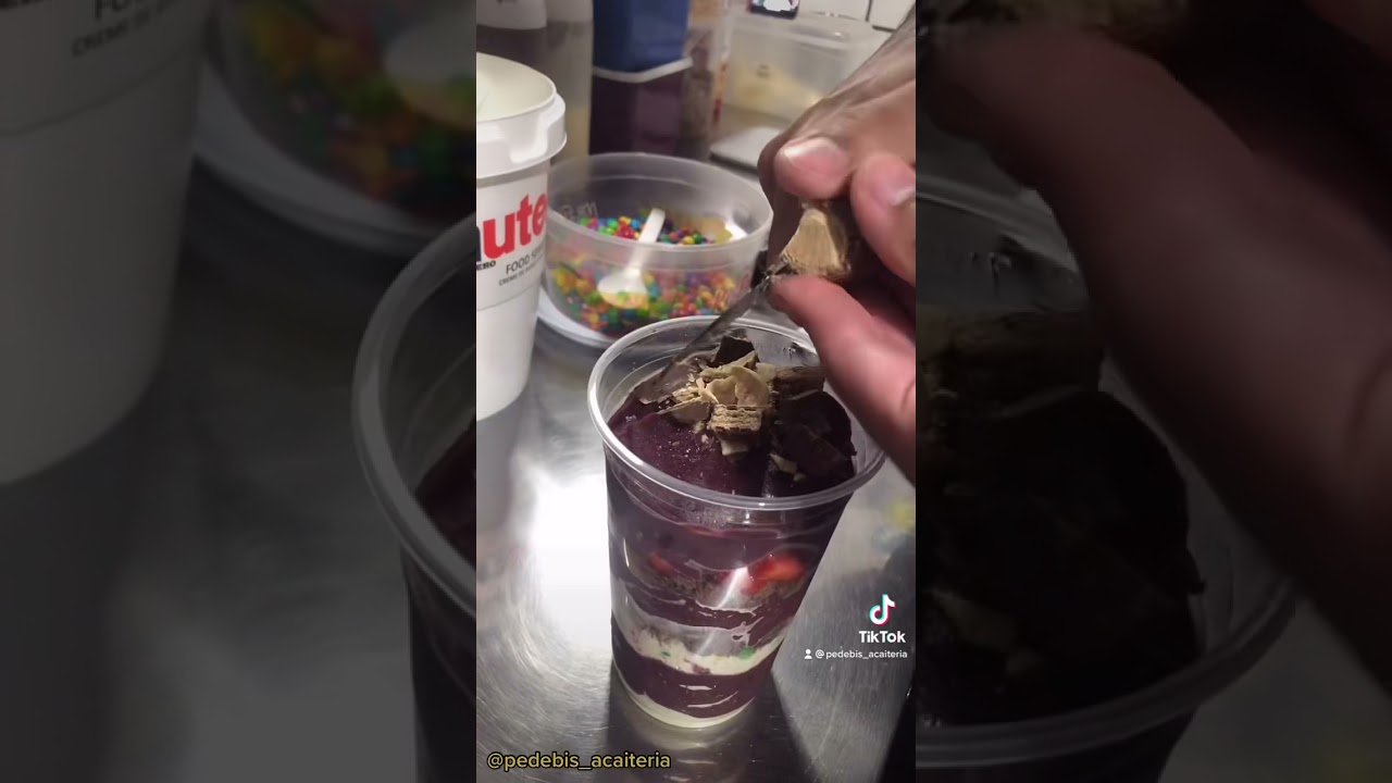 Boa noite povo, alguem aí pediu um açaí de 500ml caprichado 🤨🤔