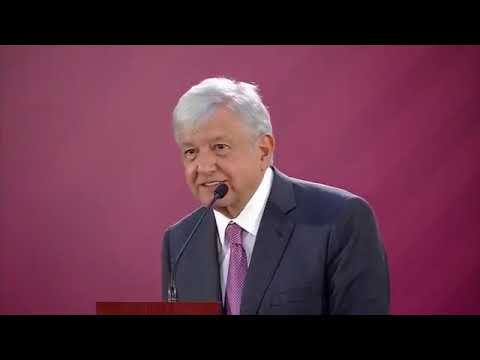 Mujer se disfraza de periodista, burla seguridad y pide ayuda al Presidente Mujer se disfraza de periodista, burla seguridad y pide ayuda al Presidente