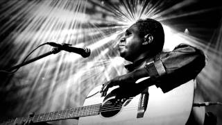 Geoffrey Gurrumul Yunupingu - History (I was born blind)