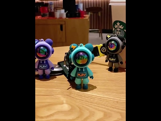 Vídeo relacionado con Floatdream 2 Piezas Llavero de Astronauta Encanto, Colgante Astronauta, Llaveros para Parejas de Metal, Se Utiliza Como Dije de Bolso, Colgante de Decoración
