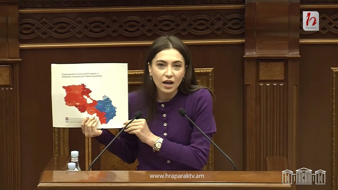 Աննա Մկրտչյանն Արցախի եւ Հայաստանի քարտեզը փակցրեց ԱԺ-ում