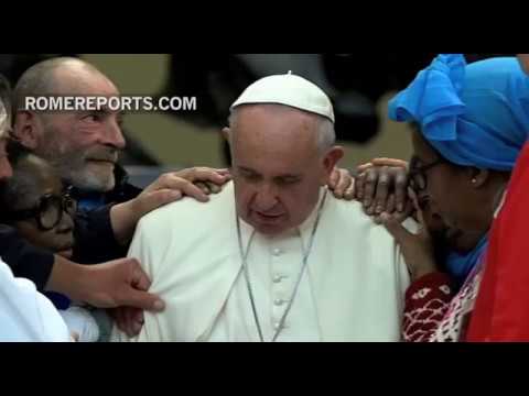 El Papa recibió a miles de personas que han vivido o que viven en la calle